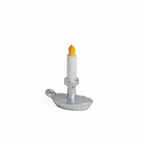 kleiner Kerzenhalter mit brennender Kerze. als zusätzliches Accessoire für die Tür des Weihnachtsmanns und die Weihnachtslandschaft