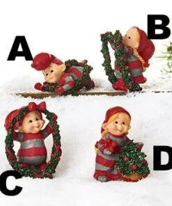 Babynisse figur som nissepige ved juletræ