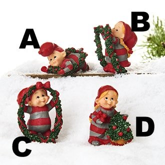 Babynisse figur som nissepige ved juletræ