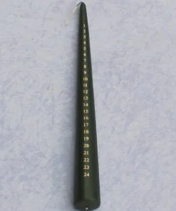 Kalenderkerze grün 40 Zentimeter kegelförmig mit goldenen Zahlen