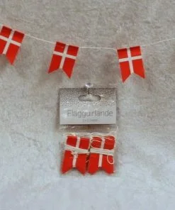 2 Flaggenreihen von 2 Metern mit dänischen Flaggen in Papier