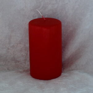 rødt kvalitets stearinlys med 50 brændetimer 12 centimeter høj og 7 centimeter i diameter