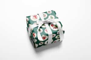 grøn julegavepapir med julius og familien til gaveindpakning som pakke