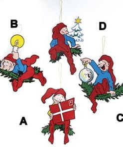 wunderlicher bramming Elf, der herauf einen Weihnachtsbaum klettert