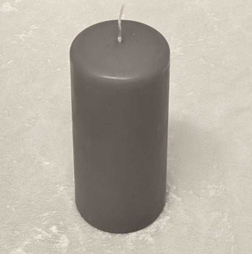 grå bloklys stearinlys 6,8 x 15 centimeter velegnet til konfirmation og fester