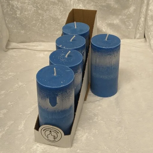 azurblaue Blockkerzen aus reinem Kerzenwachs 6 x 12 Zentimeter Karton mit 5 Stück kaufen