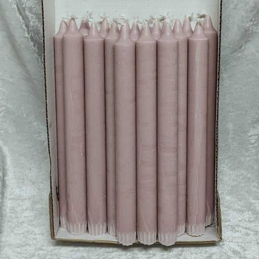 Packung mit 18 marmorierten altrosa Kronenkerzen 25 Zentimeter aus 100 % reinem Kerzenwachs für Kerzenhalter