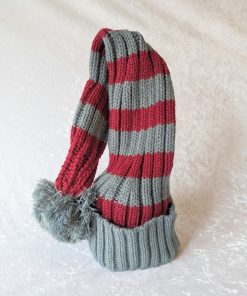 70 centimeter lang stribet strikket nissehue i grå og mørk rød