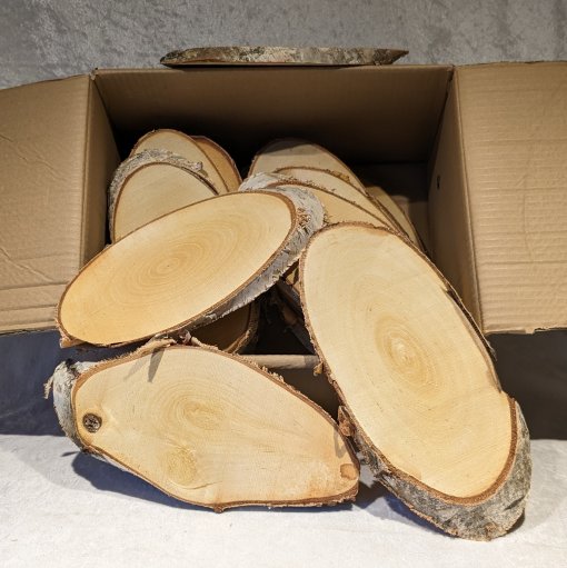 kasse med 18 styk træskiver af birk til forhandler og blomsterbutikker