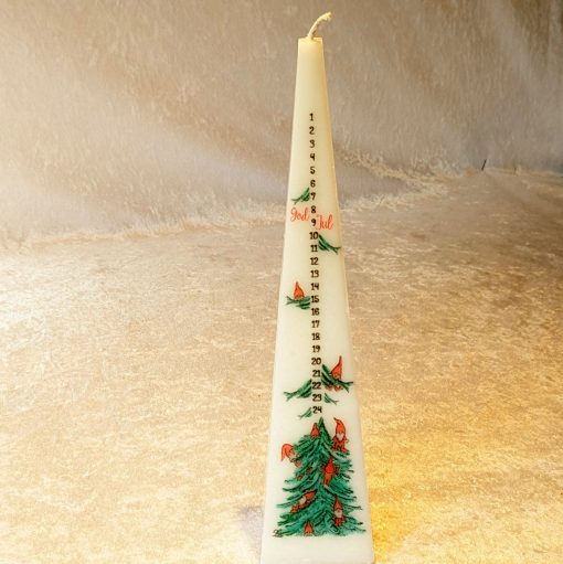 25 Zentimeter weiße Kalenderkerze in Pyramidenform mit Weihnachtsbaum aus reinem Kerzenwachs.